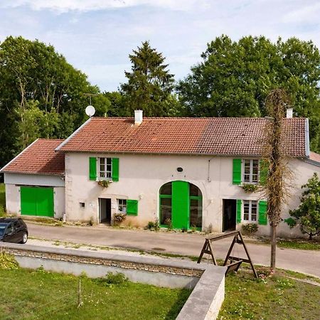 Jolie Vache Deguisee En Fleurs, Chambre D'Hote A Soulosse Esterno foto